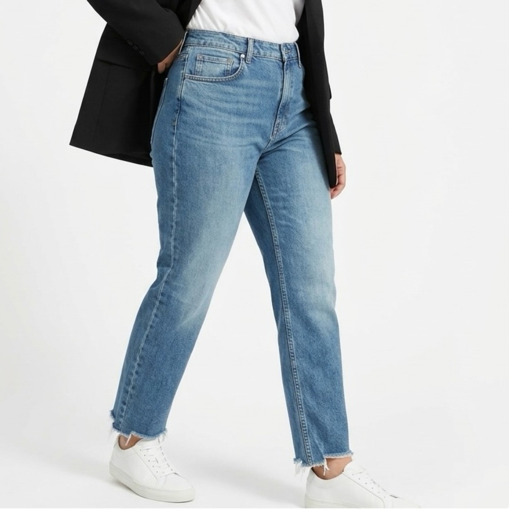 Everlane The Curvy Cheeky Straight Leg Jeans Raw Hem Mid Wash Size 29 / 8